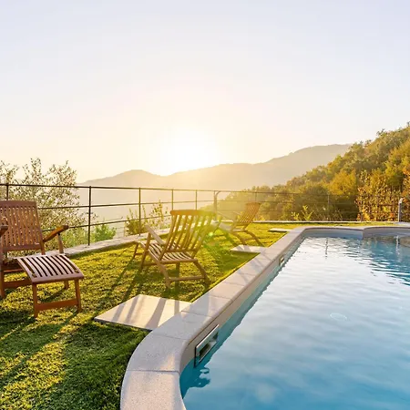 Cozy Pool-side House With Sea View *