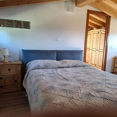 Hébergement de vacances Cozy Pool-side House With Sea View