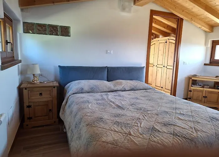 Nyaraló Cozy Pool-side House With Sea View