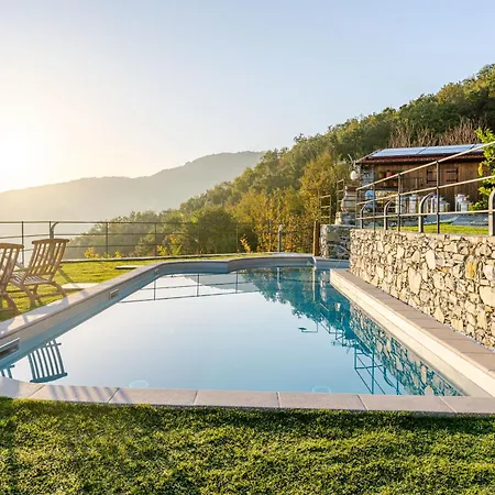 Cozy Pool-side House With Sea View Semesterbostad