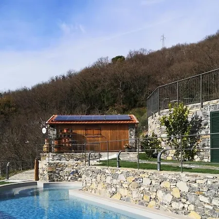 Semesterbostad Cozy Pool-side House With Sea View Rapallo